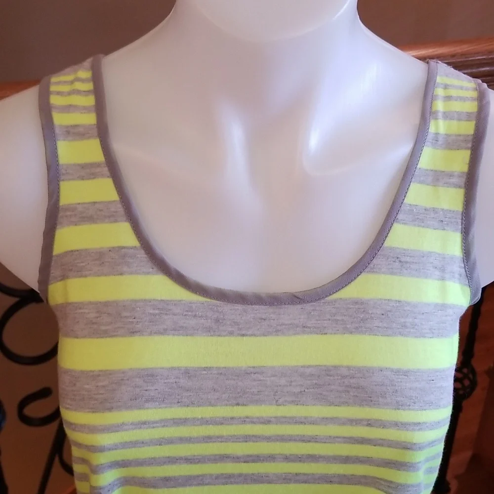 Outback Red tank - Picture 2 of 6